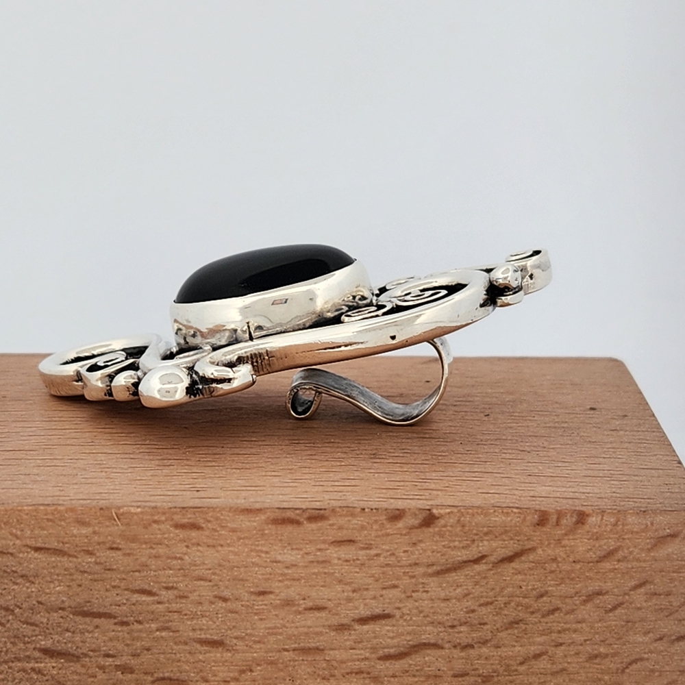 Elegant Sterling Silver Black Onyx Pendant - Picture 2 of 3
